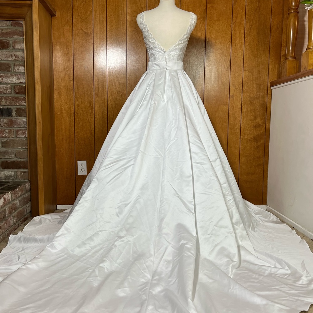 Wedding Dress Ball Gown NWOT Designer